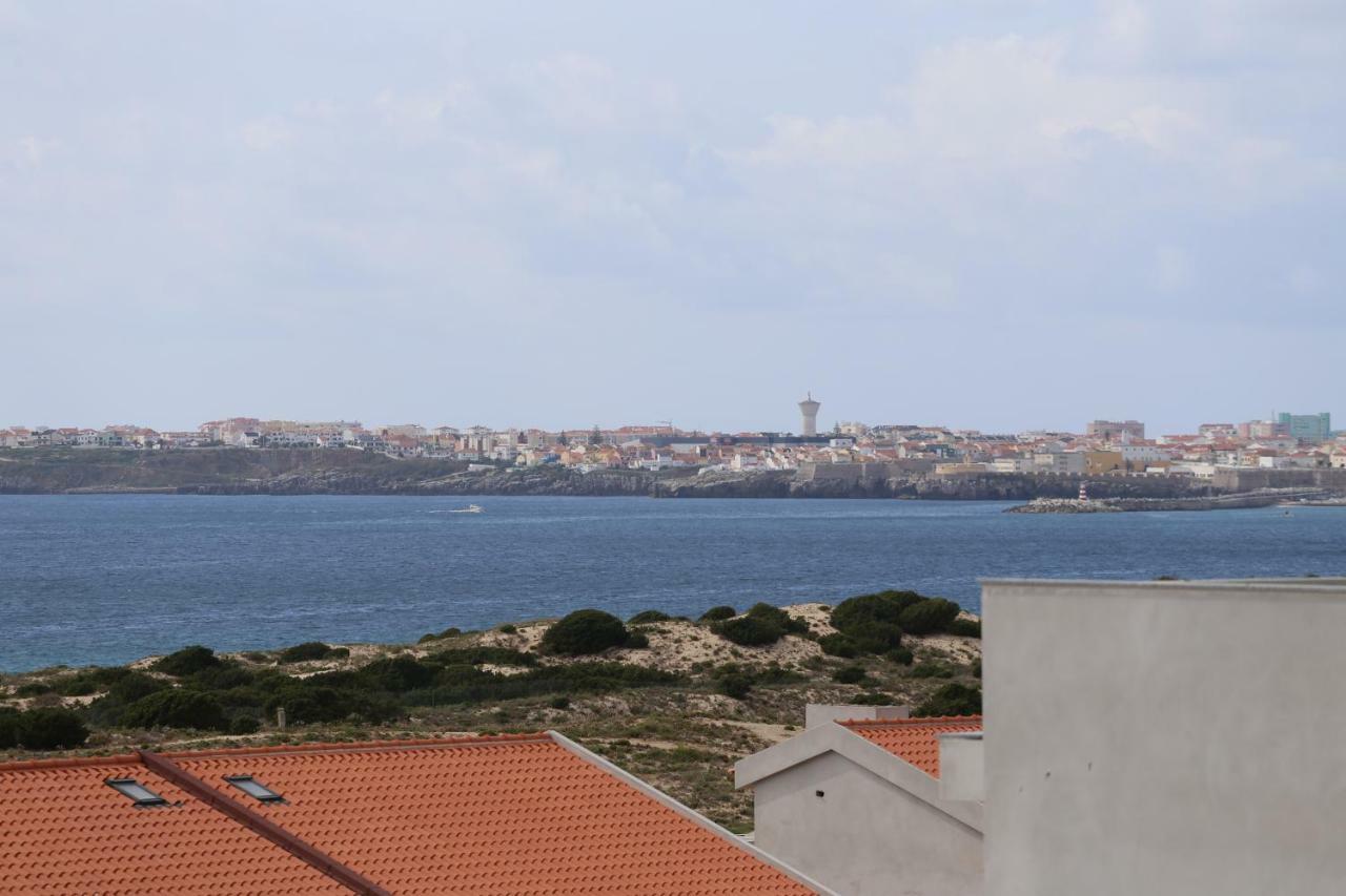 Surf And Stones Apartment Peniche Esterno foto